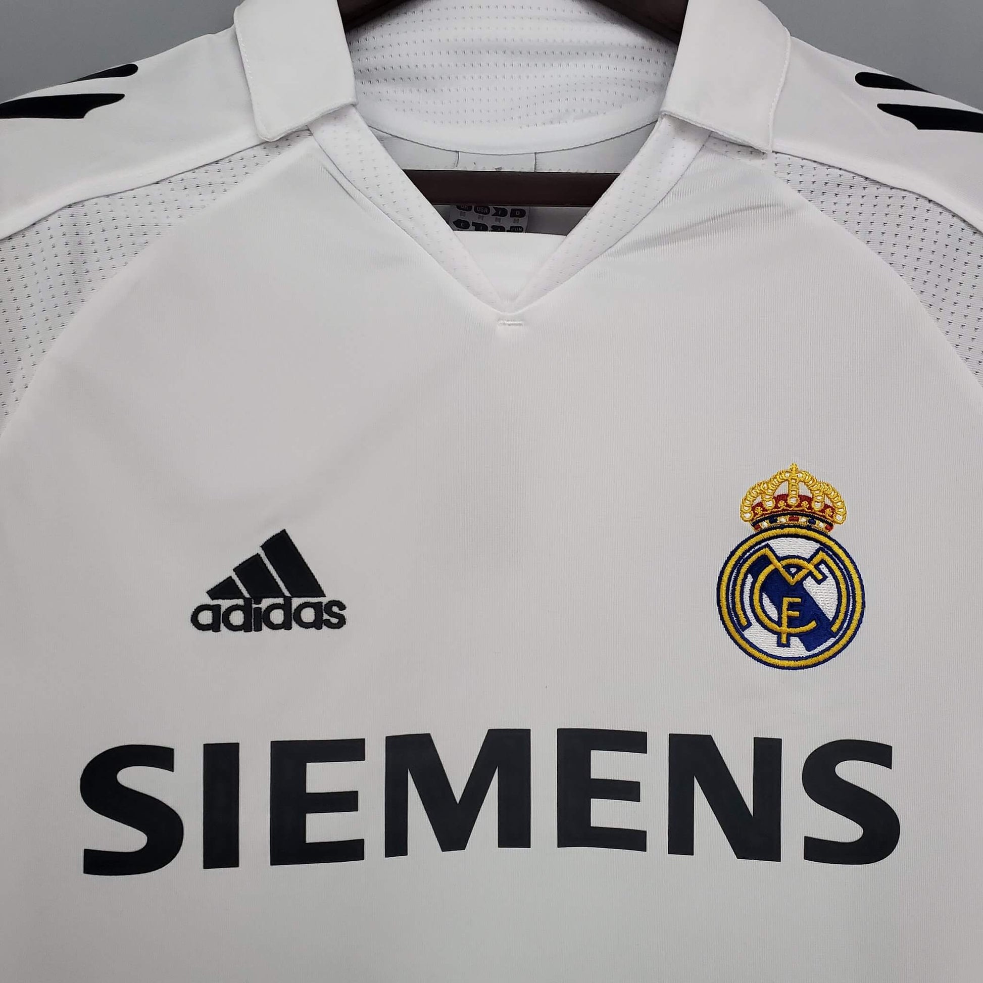 Real Madrid 2005/2006 Home Kit – Long Sleeves