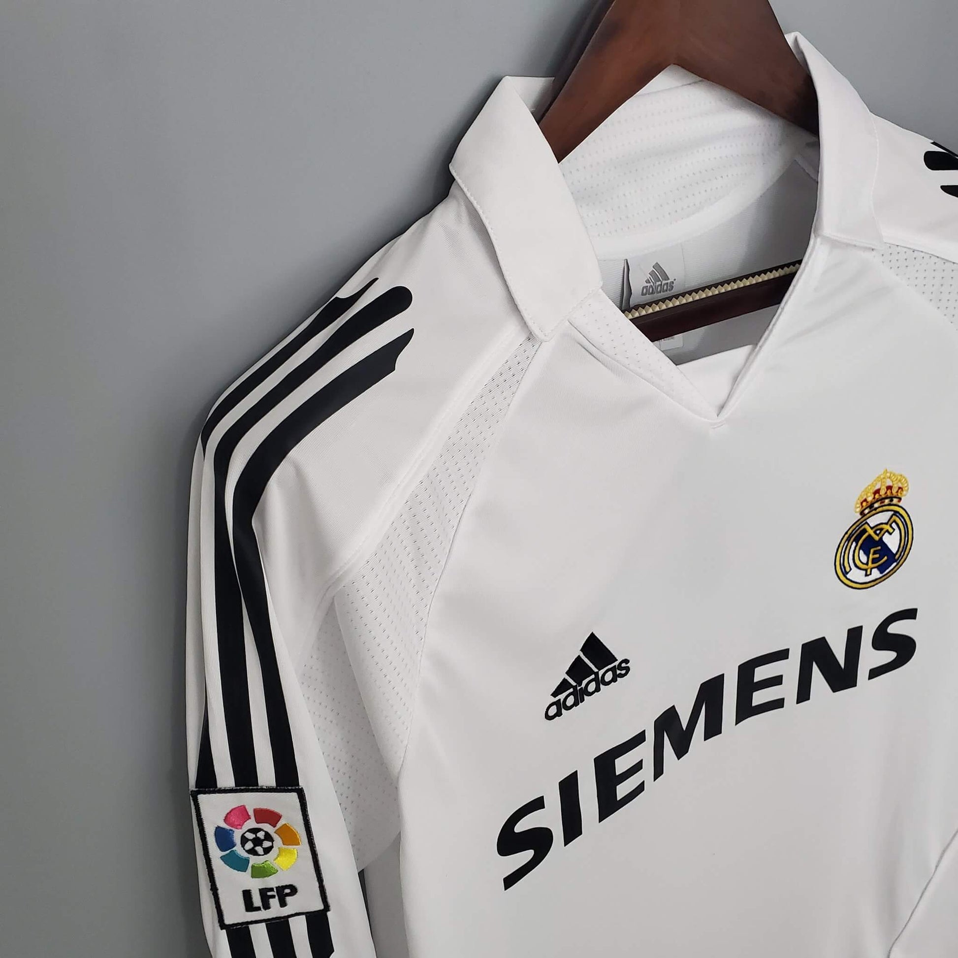 Real Madrid 2005/2006 Home Kit – Long Sleeves