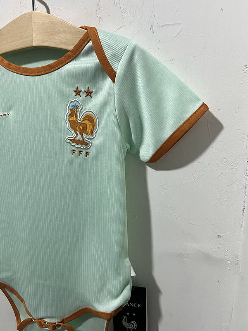 26-27 France Away Baby, detail 1