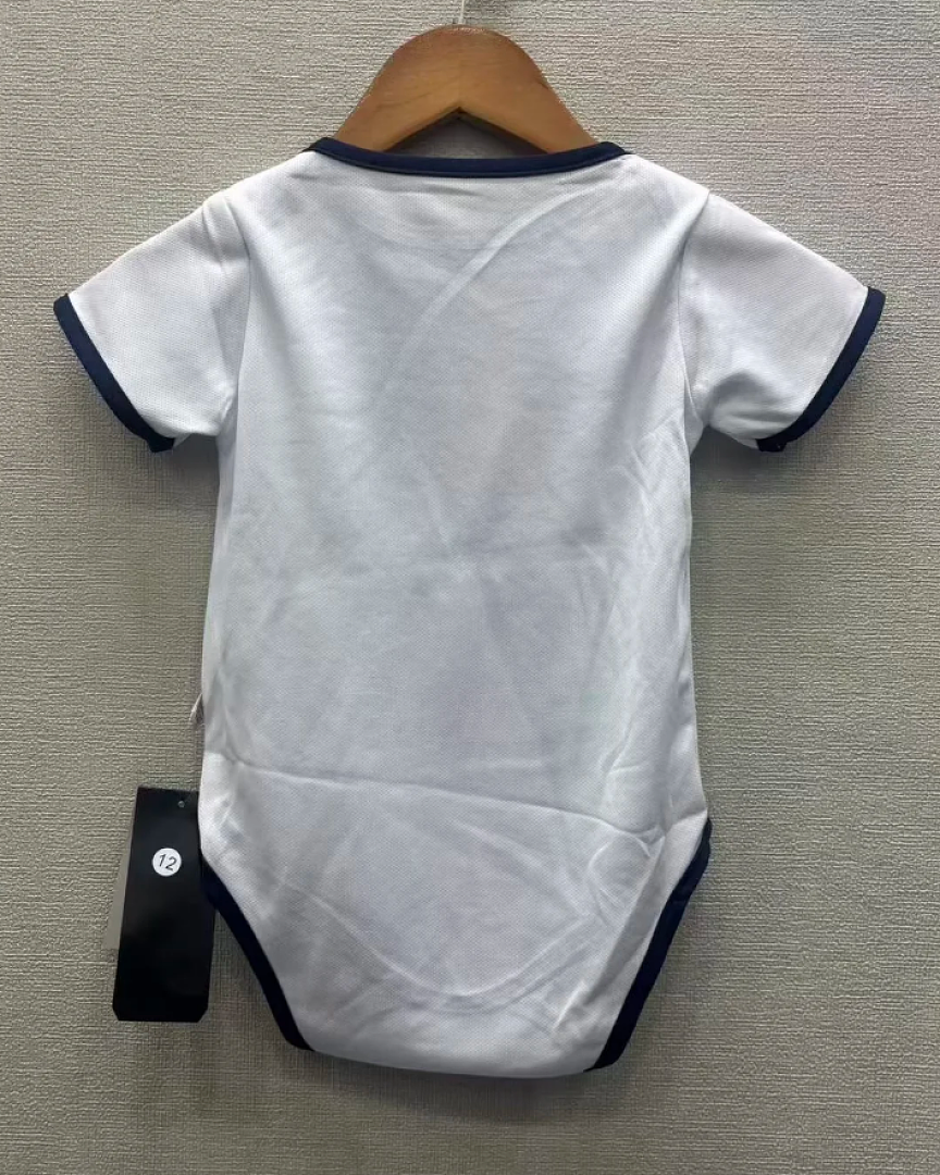 26-27 Pa-ris white Away Baby, front