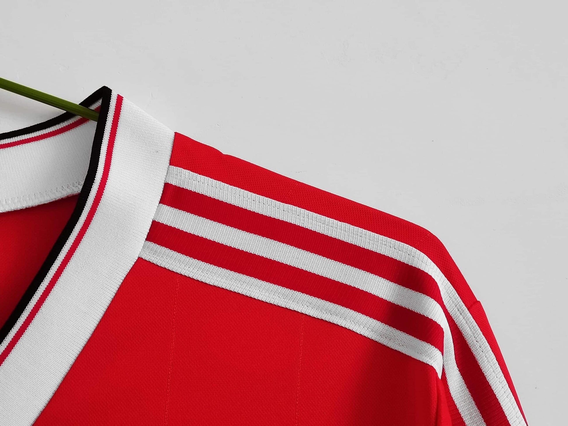 Manchester United 1982/1983 Home Kit – Long Sleeve