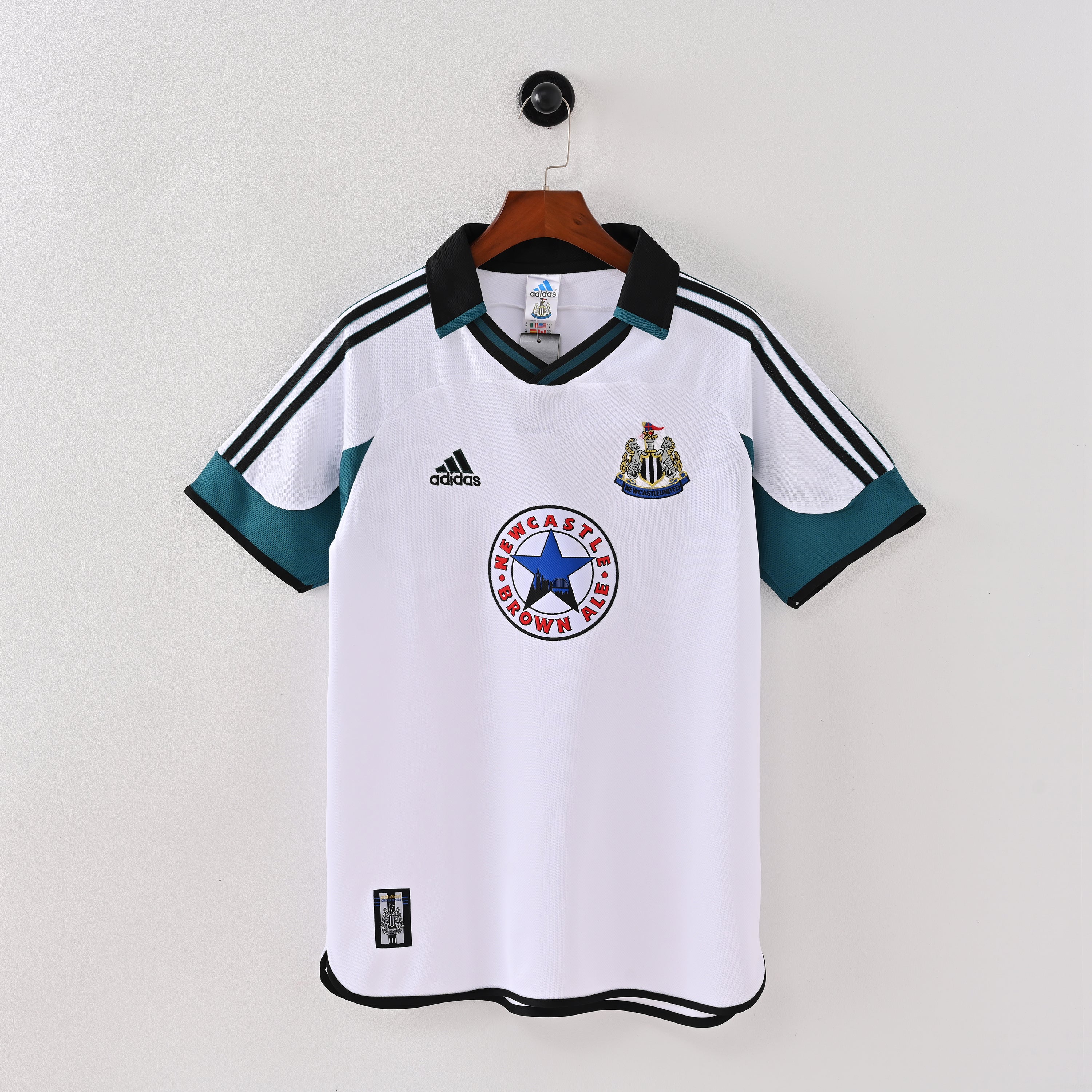 New Castle 99/00 (Away)