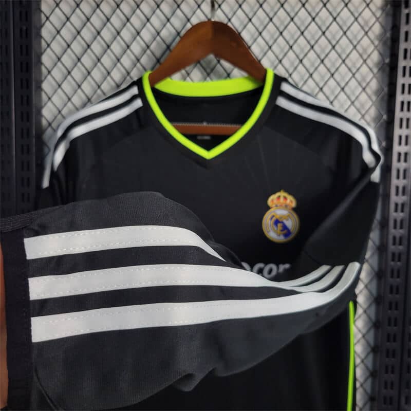Real Madrid 2010/2011 Away kit – Long Sleeve