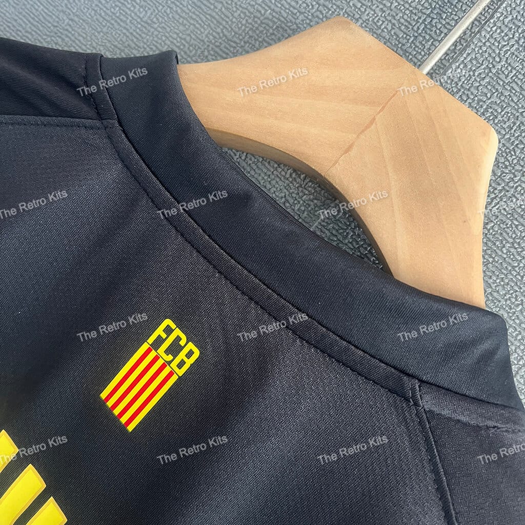 FC Barcelona 2011/2012 Away Kit – Long Sleeves