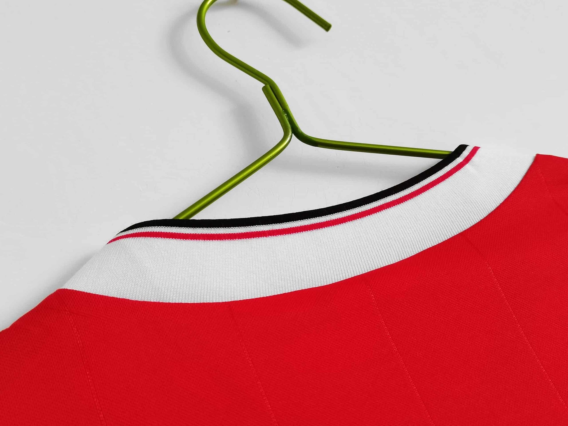 Manchester United 1982/1983 Home Kit – Long Sleeve